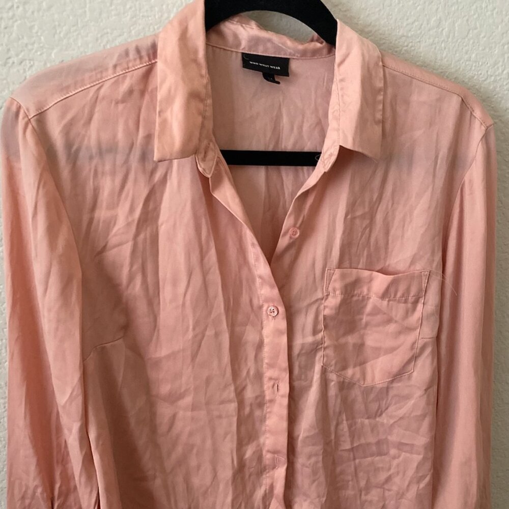 who what wear pink blouse
